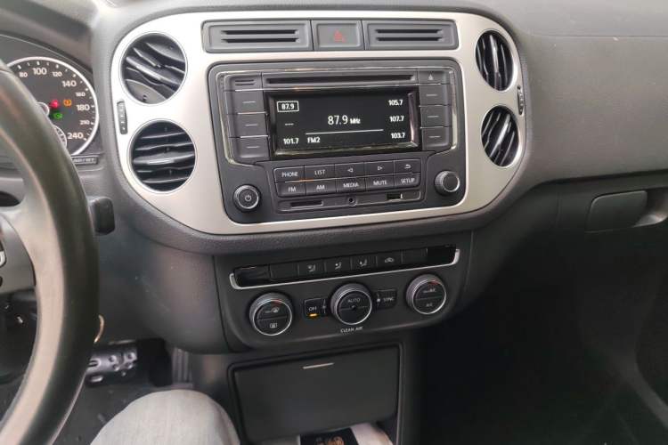 Used Volkswagen Tiguan 2016 280TSI Automatic Two-Wheel Drive Silk Road Comfort Edition Audio And AC Panel