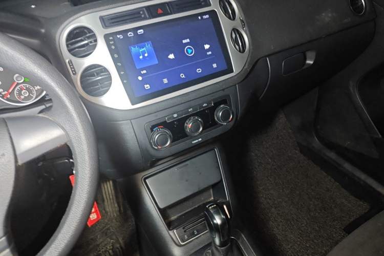 Used Volkswagen Tiguan 2016 280TSI Automatic Two-Wheel-Drive Silk Road Style Edition Audio And AC Panel