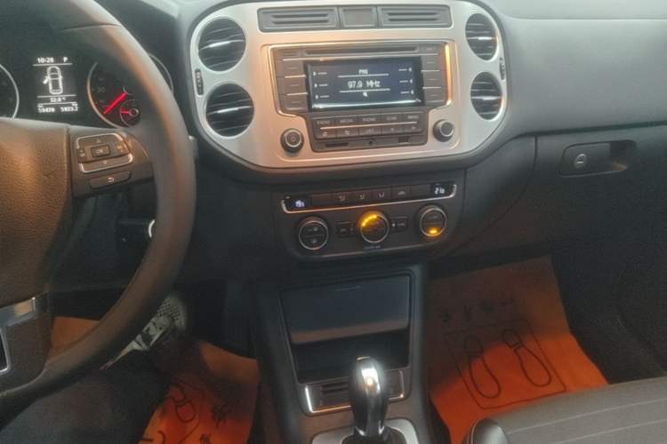Used Volkswagen Tiguan 2016 300TSI Automatic All-Wheel Drive Fashion Vision Edition Audio And AC Panel