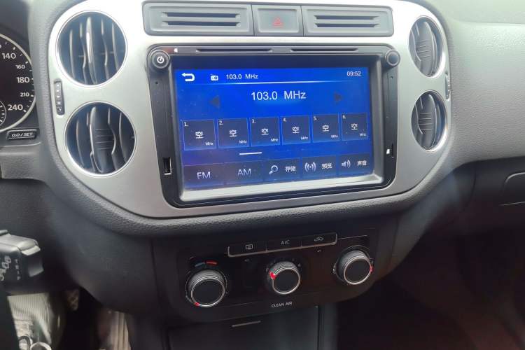 Used Volkswagen Tiguan 2016 280TSI Automatic Two-Wheel-Drive Silk Road Style Edition Audio And AC Panel