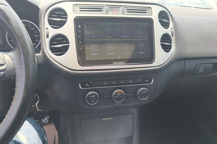 Used Volkswagen Tiguan 2016 300TSI Automatic All-Wheel Drive Fashion Vision Edition Audio And AC Panel