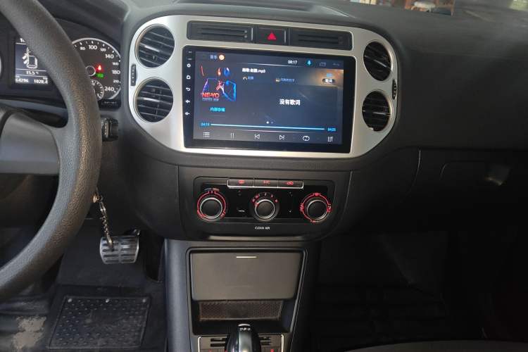 Used Volkswagen Tiguan 2016 280TSI Automatic Two-Wheel-Drive Silk Road Style Edition Audio And AC Panel