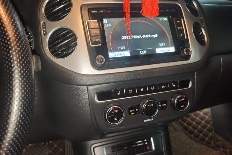 Used Volkswagen Tiguan 2016 300TSI Automatic Two-Wheel Drive Luxury Edition Audio And AC Panel