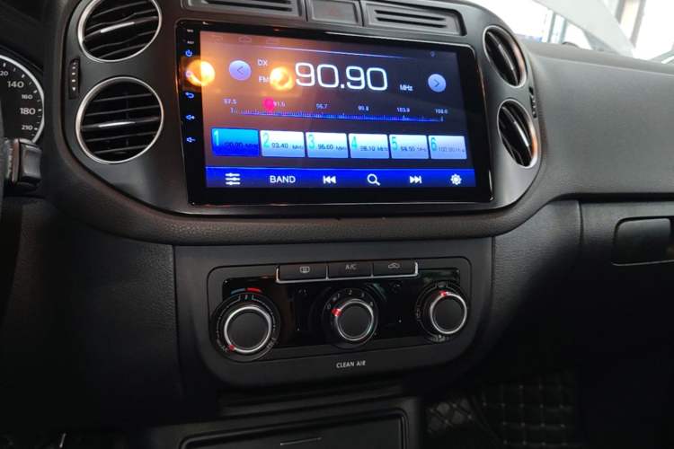 Used Volkswagen Tiguan 2016 280TSI Automatic Two-Wheel-Drive Silk Road Style Edition Audio And AC Panel