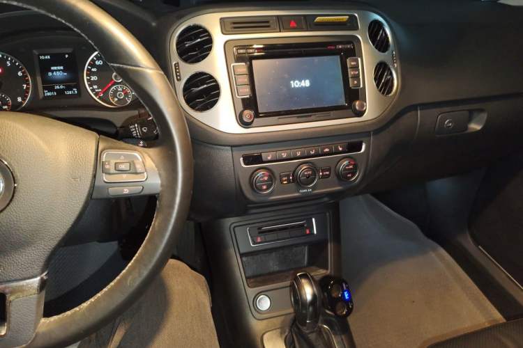 Used Volkswagen Tiguan 2016 300TSI Automatic Two-Wheel Drive Luxury Edition Audio And AC Panel