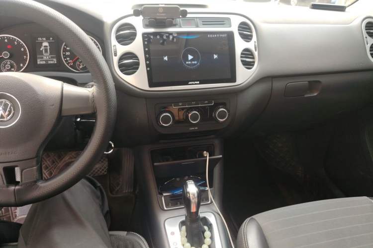 Used Volkswagen Tiguan 2016 280TSI Automatic Two-Wheel-Drive Silk Road Style Edition Audio And AC Panel