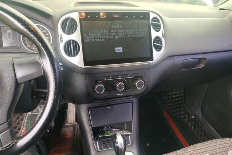 Used Volkswagen Tiguan 2016 280TSI Automatic Two-Wheel-Drive Silk Road Style Edition Audio And AC Panel