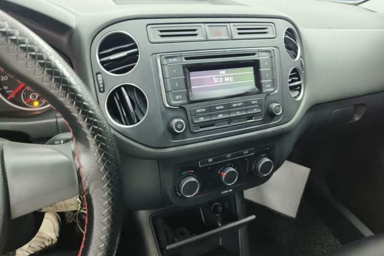 Used Volkswagen Tiguan 2016 280TSI Automatic Two-Wheel-Drive Silk Road Style Edition Audio And AC Panel