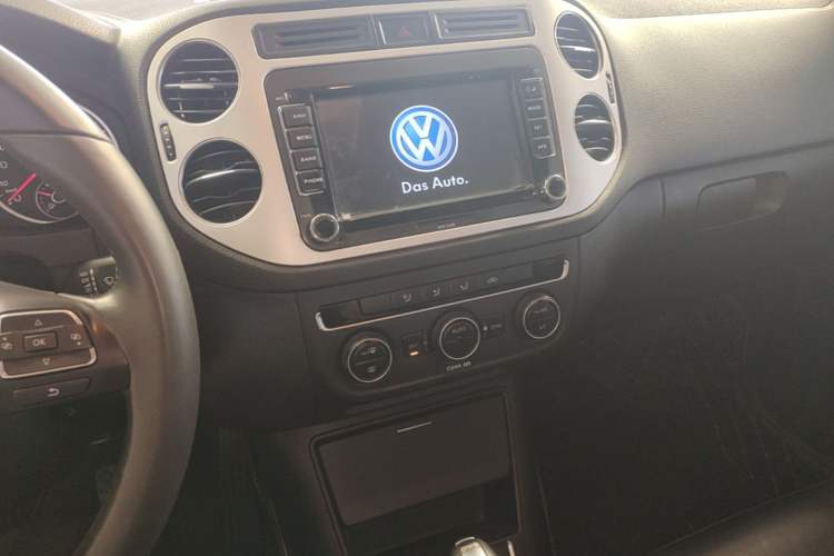Used Volkswagen Tiguan 2016 280TSI Automatic Two-Wheel Drive Silk Road Comfort Edition Audio And AC Panel