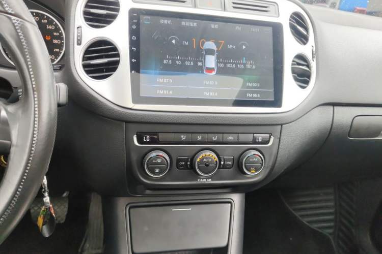 Used Volkswagen Tiguan 2016 280TSI Automatic Two-Wheel Drive Silk Road Comfort Edition Audio And AC Panel