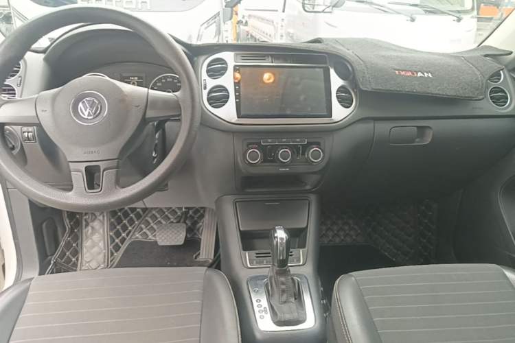 Used Volkswagen Tiguan 2016 280TSI Automatic Two-Wheel-Drive Silk Road Style Edition Audio And AC Panel