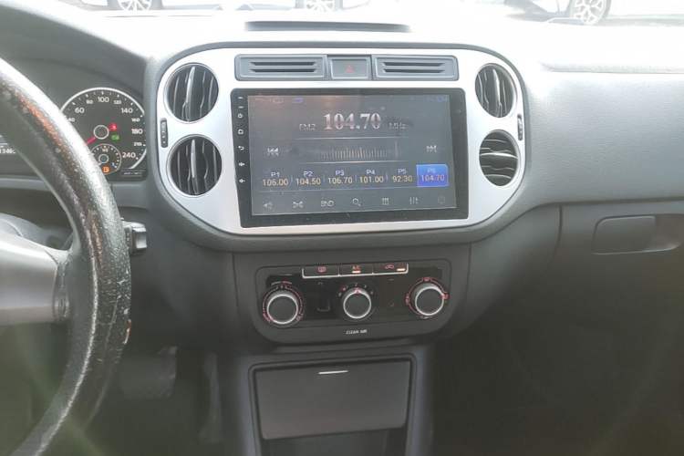 Used Volkswagen Tiguan 2016 280TSI Automatic Two-Wheel-Drive Silk Road Style Edition Audio And AC Panel
