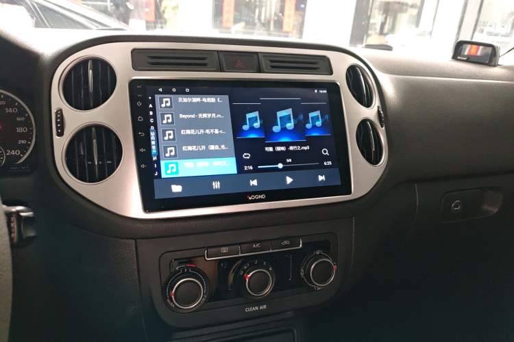 Used Volkswagen Tiguan 2016 300TSI Automatic Two-Wheel Drive Trend Edition Audio And AC Panel