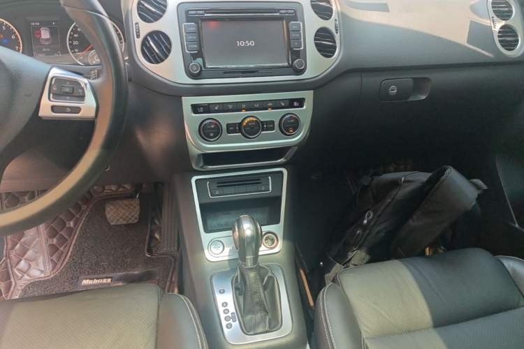 Used Volkswagen Tiguan 2016 300TSI Automatic Two-Wheel Drive Luxury Edition Audio And AC Panel