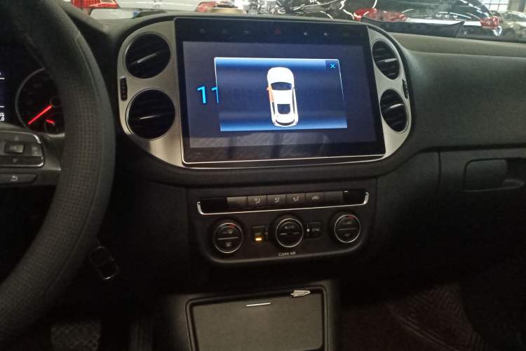 Used Volkswagen Tiguan 2016 300TSI Automatic Two-Wheel Drive Comfort Edition Audio And AC Panel