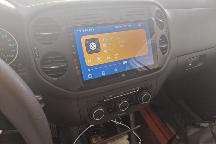 Used Volkswagen Tiguan 2016 300TSI Automatic Two-Wheel Drive Trend Edition Audio And AC Panel