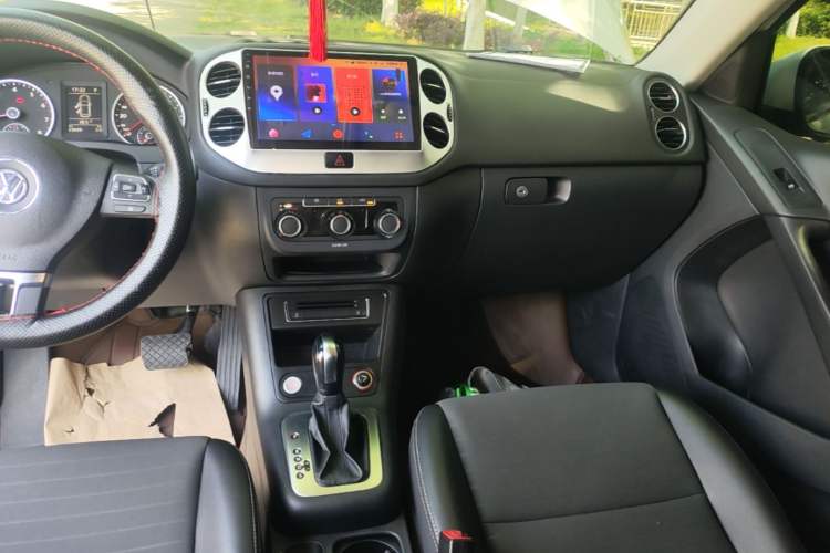 Used Volkswagen Tiguan 2016 300TSI Automatic Two-Wheel Drive Trend Edition Audio And AC Panel