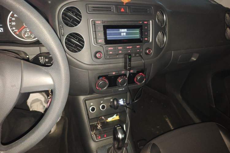 Used Volkswagen Tiguan 2016 280TSI Automatic Two-Wheel-Drive Silk Road Style Edition Audio And AC Panel
