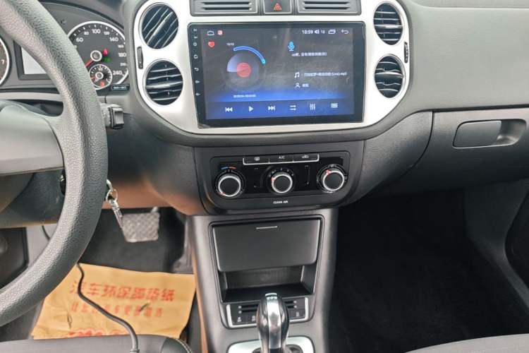 Used Volkswagen Tiguan 2016 280TSI Automatic Two-Wheel-Drive Silk Road Style Edition Audio And AC Panel