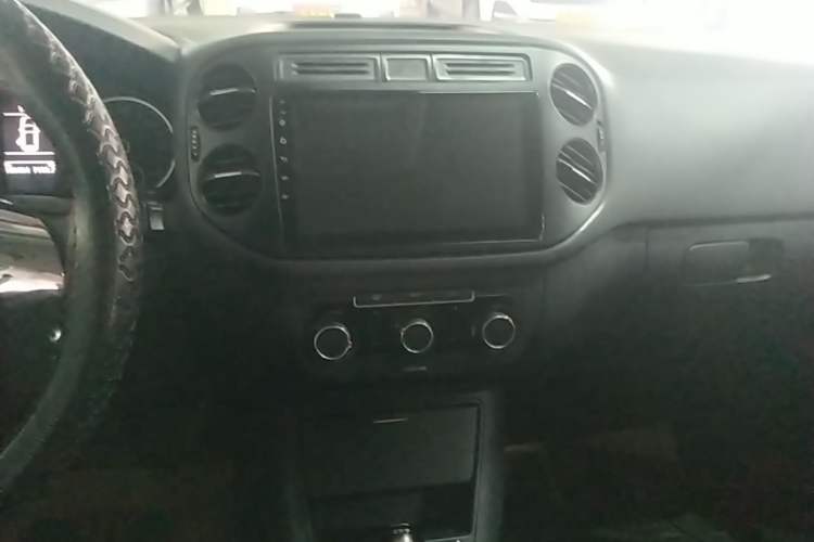 Used Volkswagen Tiguan 2016 280TSI Automatic Two-Wheel-Drive Silk Road Style Edition Audio And AC Panel