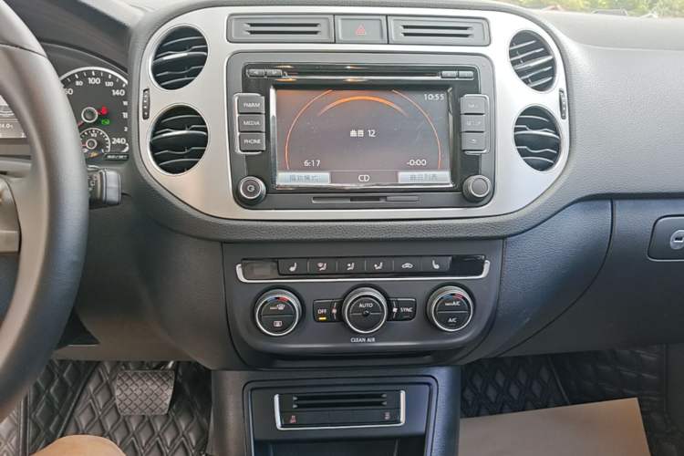 Used Volkswagen Tiguan 2016 300TSI Automatic Two-Wheel Drive Luxury Edition Audio And AC Panel