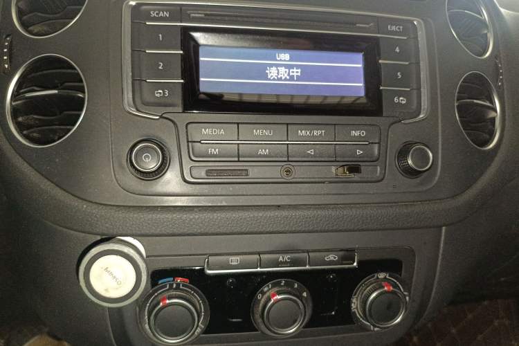 Used Volkswagen Tiguan 2016 280TSI Automatic Two-Wheel-Drive Silk Road Style Edition Audio And AC Panel
