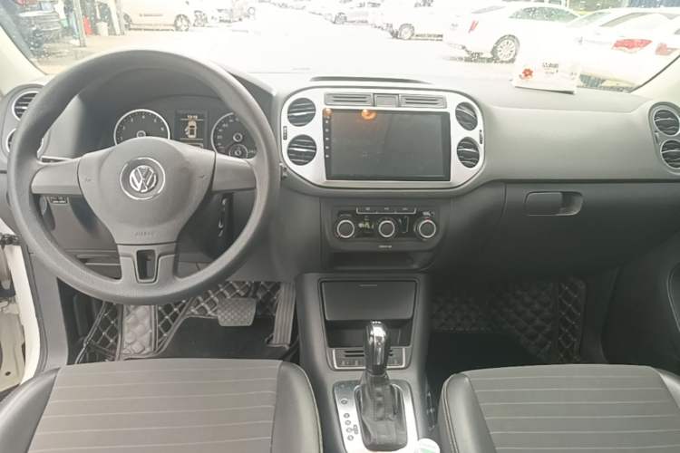 Used Volkswagen Tiguan 2016 280TSI Automatic Two-Wheel-Drive Silk Road Style Edition Audio And AC Panel