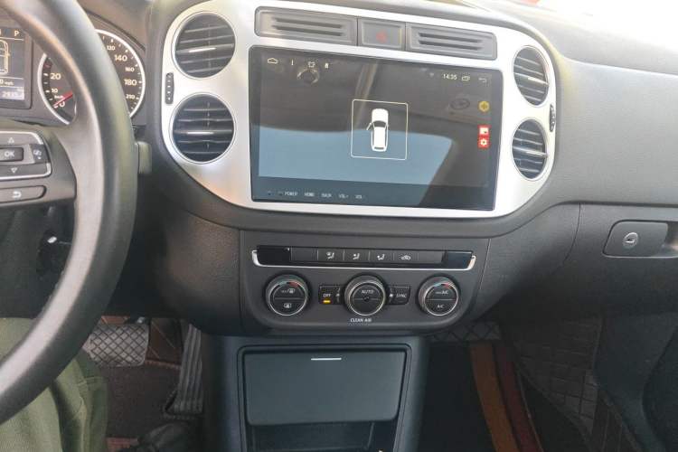 Used Volkswagen Tiguan 2016 300TSI Automatic All-Wheel Drive Fashion Vision Edition Audio And AC Panel