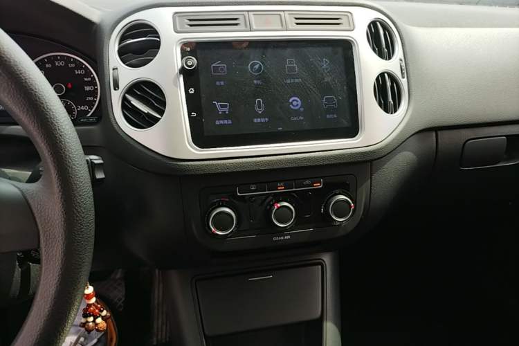 Used Volkswagen Tiguan 2016 280TSI Automatic Two-Wheel-Drive Silk Road Style Edition Audio And AC Panel