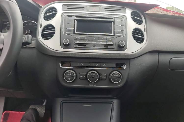 Used Volkswagen Tiguan 2016 280TSI Automatic Two-Wheel Drive Silk Road Comfort Edition Audio And AC Panel