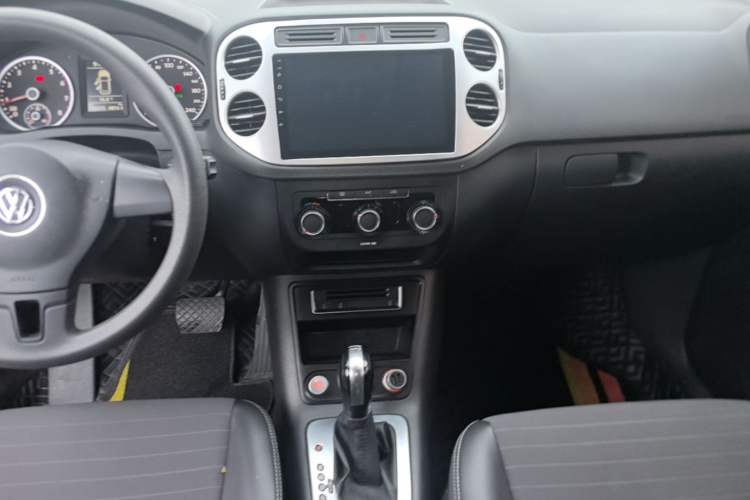 Used Volkswagen Tiguan 2016 280TSI Automatic Two-Wheel-Drive Silk Road Style Edition Audio And AC Panel