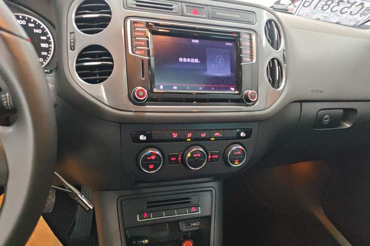 Used Volkswagen Tiguan 2016 2.0 TSI Four-Wheel Drive Standard Version Audio And AC Panel