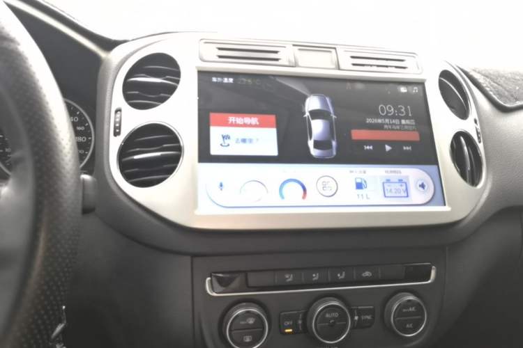 Used Volkswagen Tiguan 2016 300TSI Automatic Two-Wheel Drive Comfort Edition Audio And AC Panel