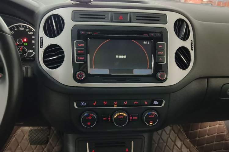 Used Volkswagen Tiguan 2016 300TSI Automatic Two-Wheel Drive Luxury Edition Audio And AC Panel
