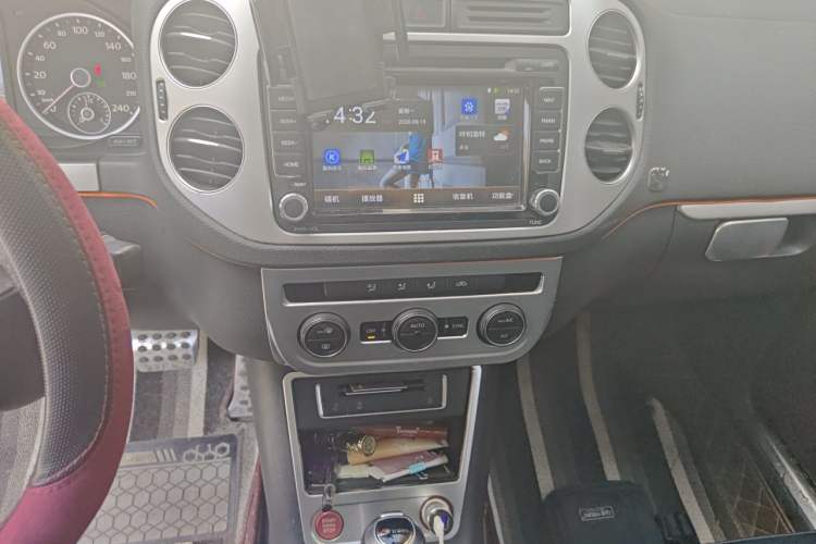 Used Volkswagen Tiguan 2016 280TSI Automatic Two-Wheel Drive Silk Road Comfort Edition Audio And AC Panel