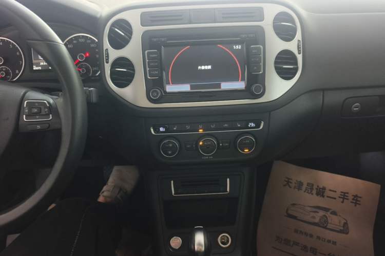 Used Volkswagen Tiguan 2016 300TSI Automatic Two-Wheel Drive Luxury Edition Audio And AC Panel