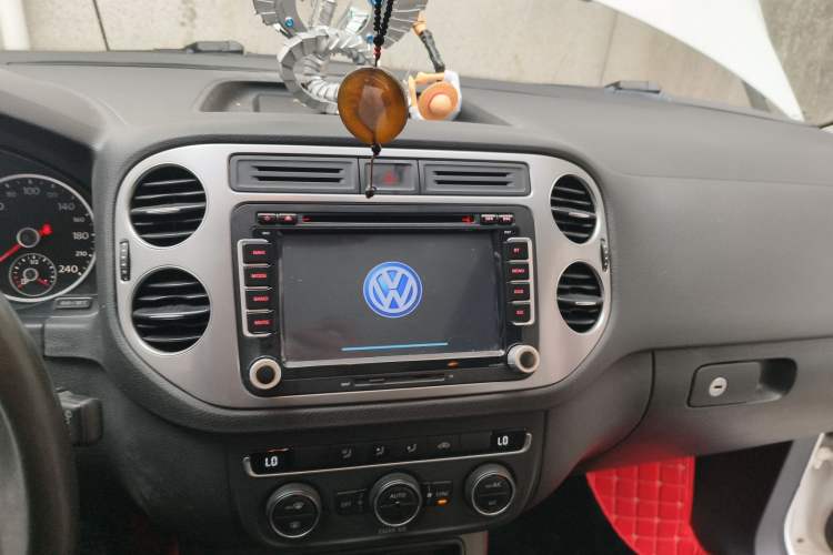 Used Volkswagen Tiguan 2016 300TSI Automatic All-Wheel Drive Fashion Vision Edition Audio And AC Panel
