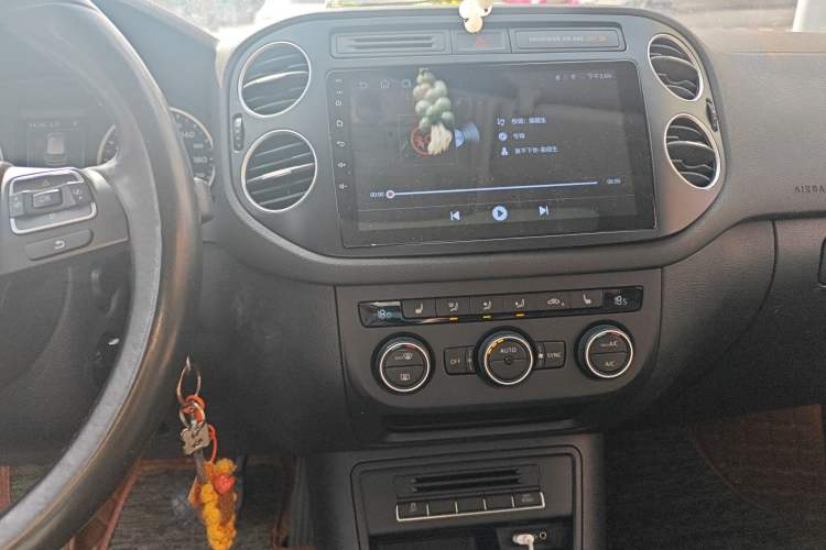 Used Volkswagen Tiguan 2016 2.0 TSI Four-Wheel Drive Elite Version Audio And AC Panel