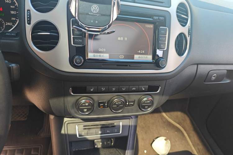 Used Volkswagen Tiguan 2016 330TSI Automatic All-Wheel-Drive Flagship Edition Audio And AC Panel
