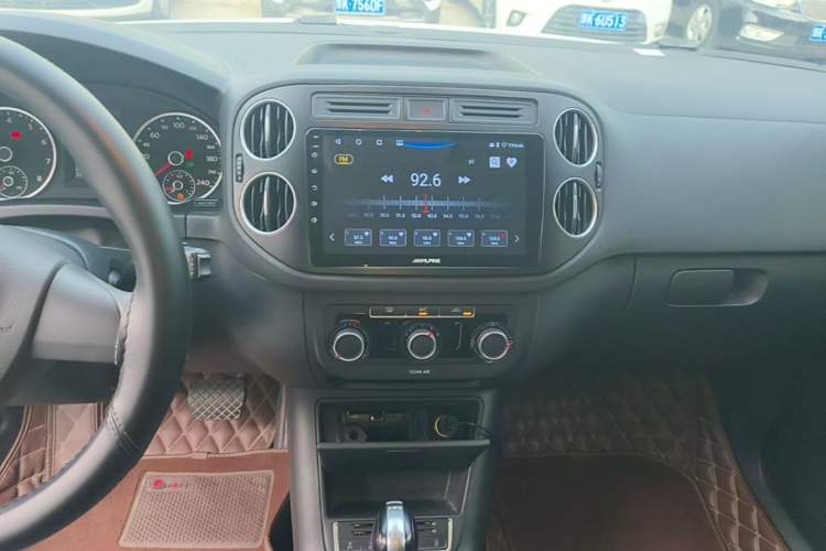 Used Volkswagen Tiguan 2016 280TSI Automatic Two-Wheel-Drive Silk Road Style Edition Audio And AC Panel