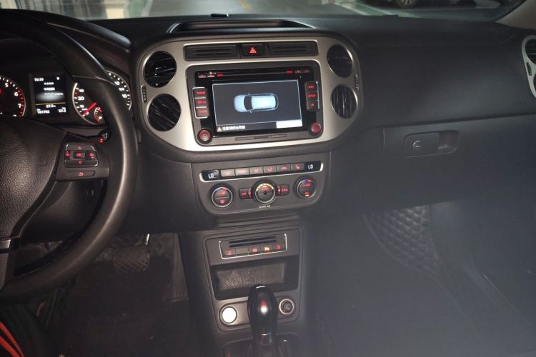 Used Volkswagen Tiguan 2016 330TSI Automatic All-Wheel-Drive Flagship Edition Audio And AC Panel