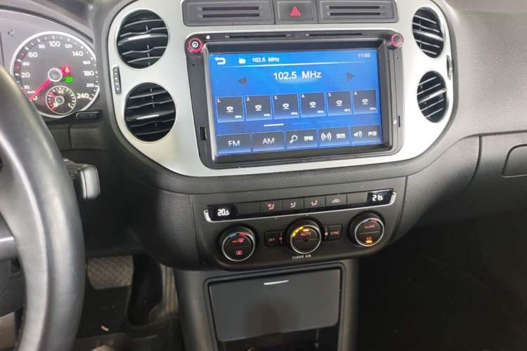 Used Volkswagen Tiguan 2016 300TSI Automatic Two-Wheel Drive Comfort Edition Audio And AC Panel