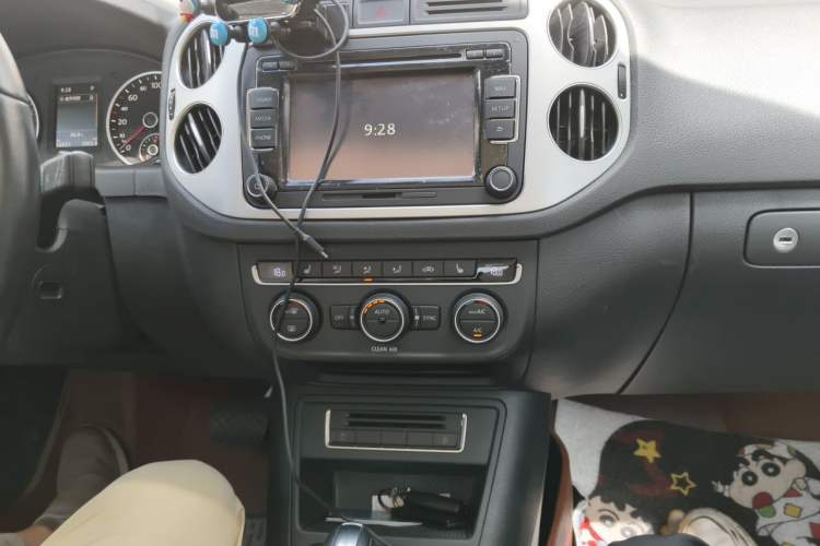 Used Volkswagen Tiguan 2016 300TSI Automatic All-Wheel Drive Luxury Edition Audio And AC Panel