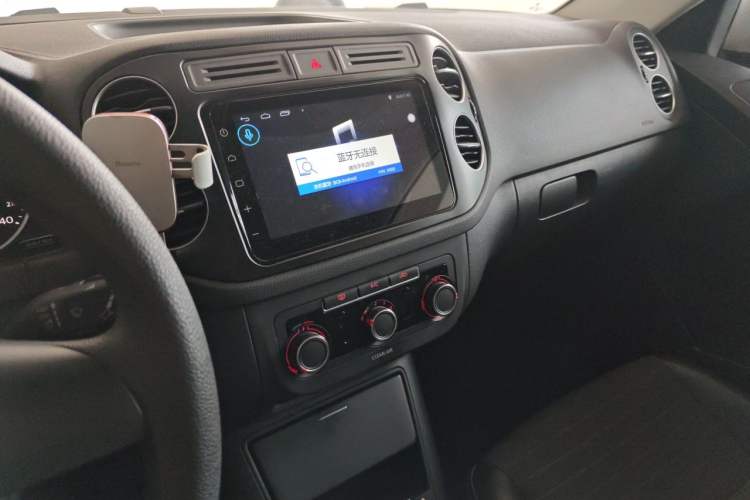 Used Volkswagen Tiguan 2016 280TSI Automatic Two-Wheel-Drive Silk Road Style Edition Audio And AC Panel