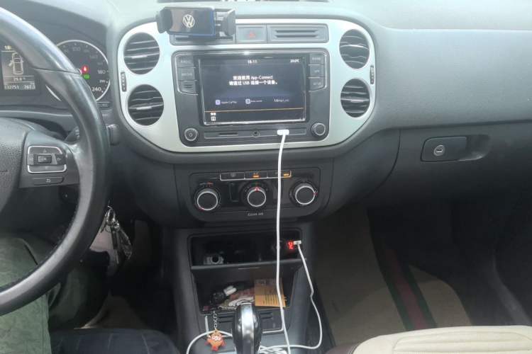 Used Volkswagen Tiguan 2016 300TSI Automatic Two-Wheel Drive Trend Edition Audio And AC Panel