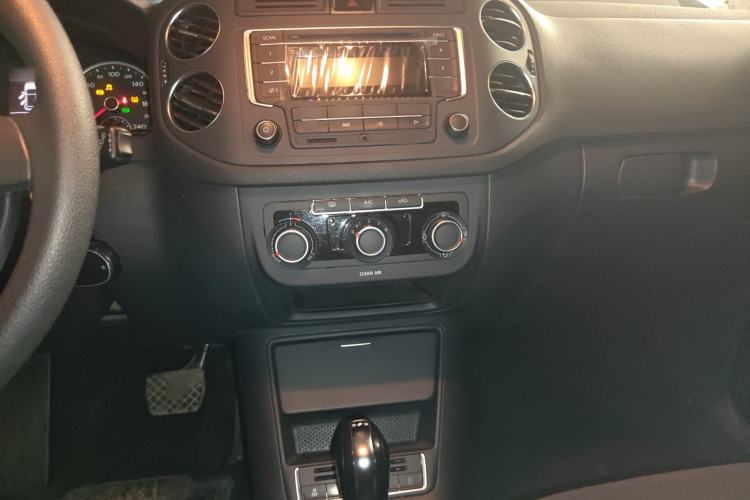 Used Volkswagen Tiguan 2016 280TSI Automatic Two-Wheel-Drive Silk Road Style Edition Audio And AC Panel