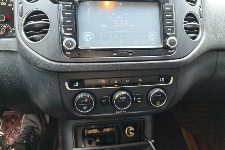 Used Volkswagen Tiguan 2016 300TSI Automatic Two-Wheel Drive Comfort Edition Audio And AC Panel