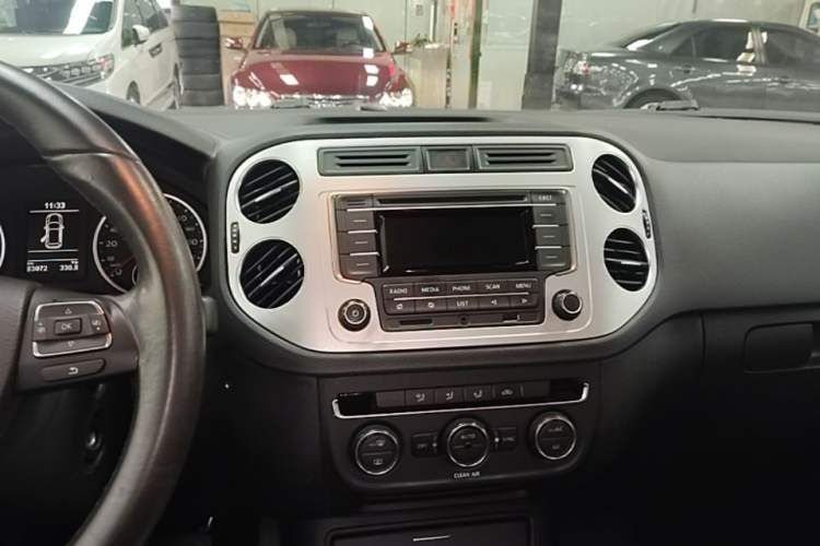 Used Volkswagen Tiguan 2016 280TSI Automatic Two-Wheel Drive Silk Road Comfort Edition Audio And AC Panel