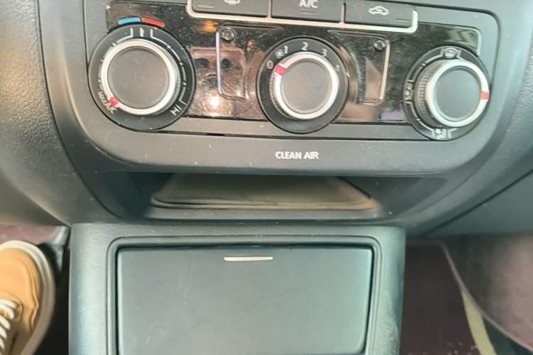 Used Volkswagen Tiguan 2016 280TSI Automatic Two-Wheel-Drive Silk Road Style Edition Audio And AC Panel