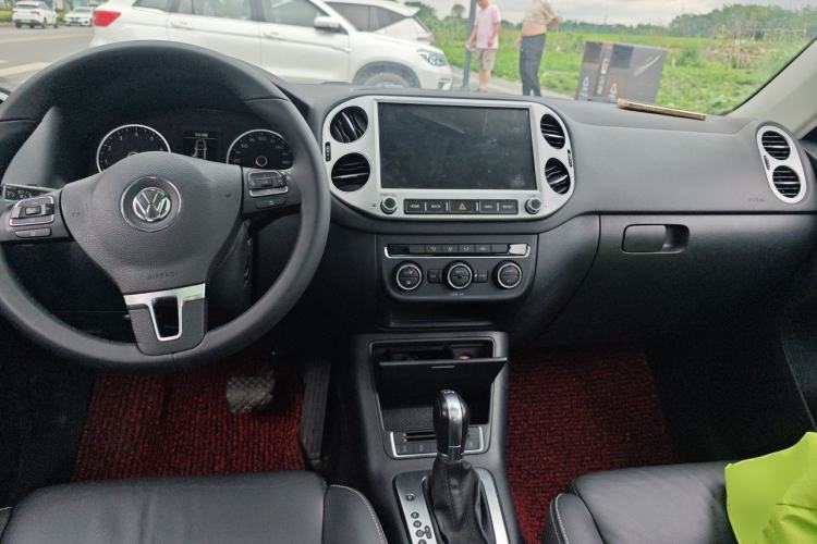 Used Volkswagen Tiguan 2016 280TSI Automatic Two-Wheel Drive Silk Road Comfort Edition Center Console